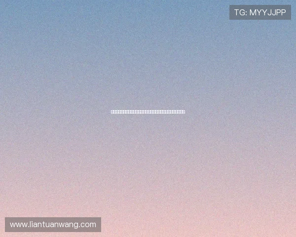 王一珩左手电脑右手汉堡生动演绎都市上班族忙碌又休闲的日常生活 王一珩左手电脑右手汉堡生动演绎都市上班族忙碌又休闲的日常生活